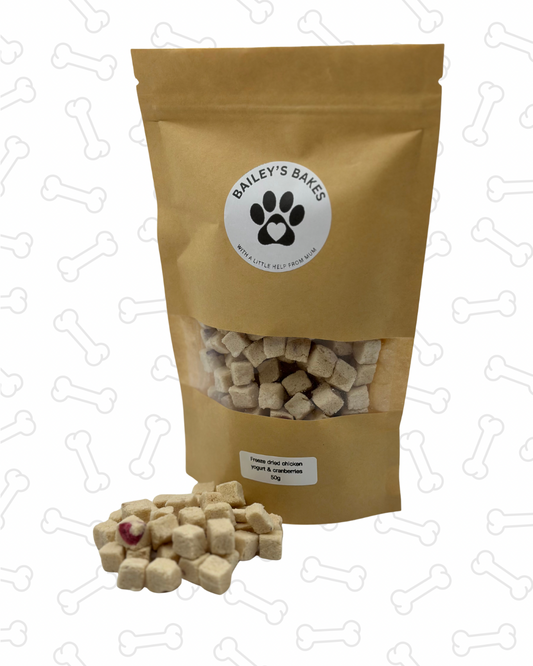 Freeze dried Chicken, yogurt & cranberry cubes